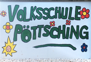 Volksschule Pöttsching - Bemalung an der Mauer entlang des Einganges